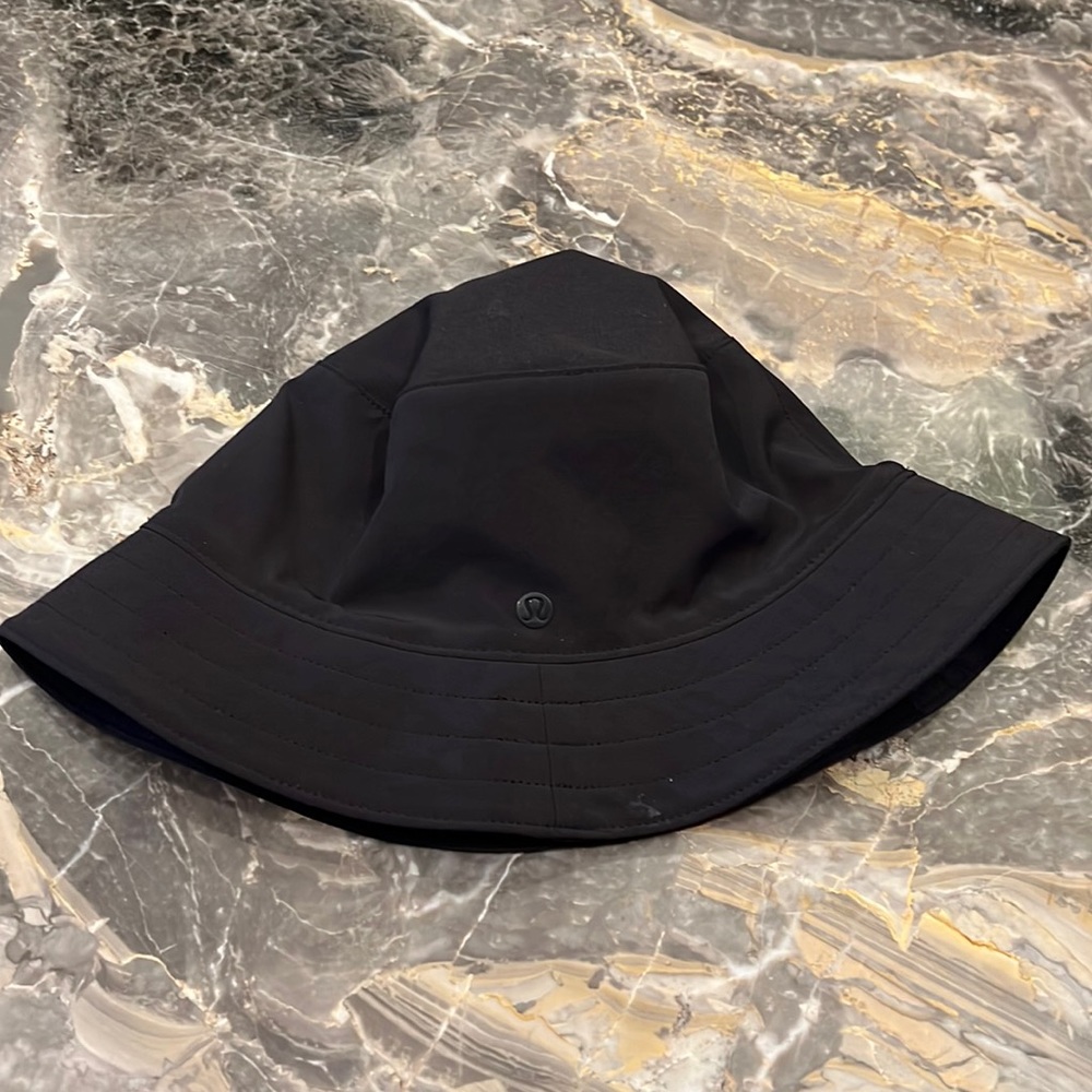 Lululemon reversible bucket hat